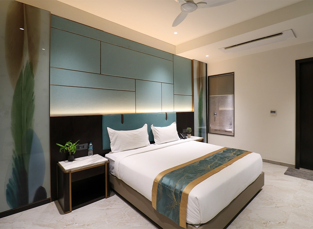Luxury Deluxe & Suite Rooms